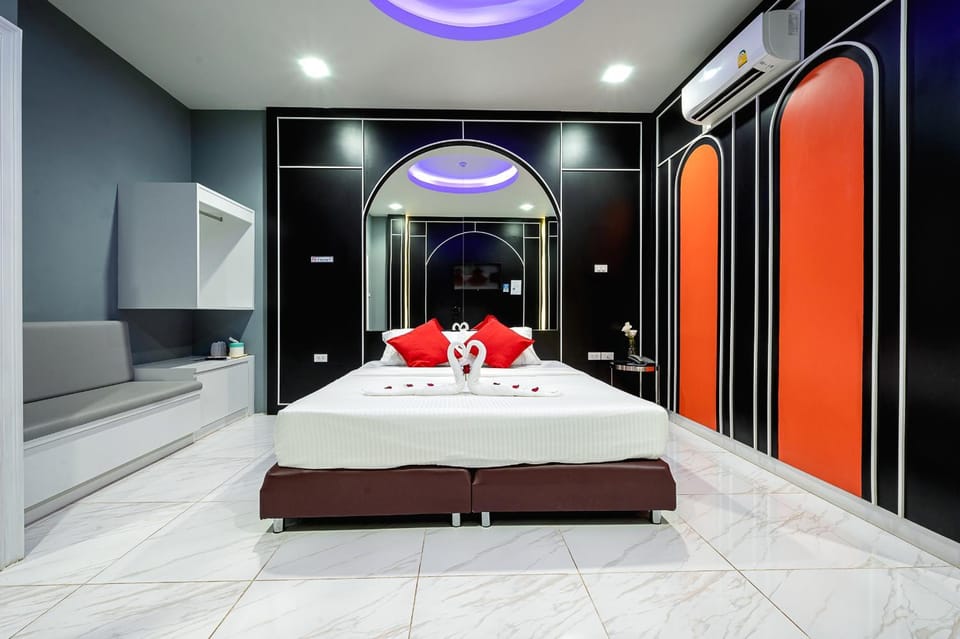 Crystal Hotel โรงแรมคริสตัล Inn in Rayong, Mueang Rayong District, Rayong, Thailand