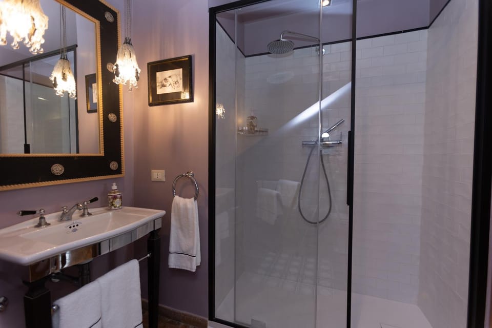 Shower, towels