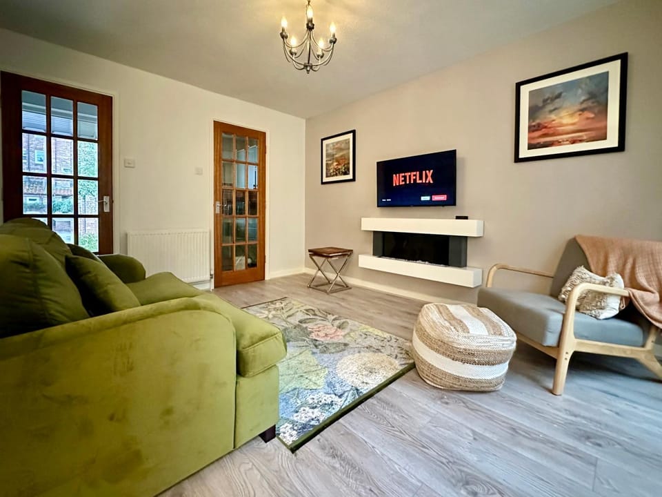 TV and multimedia, Living room, Seating area