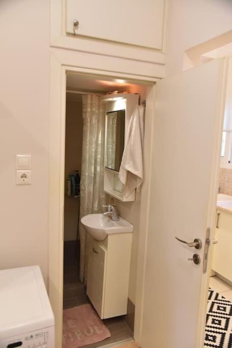 Shower, Toilet