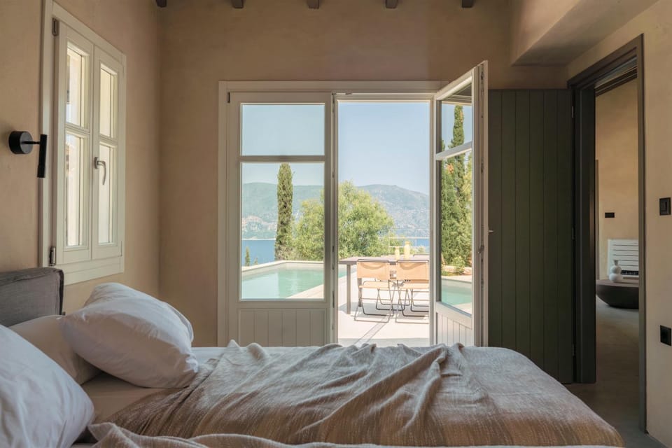 Bed, View (from property/room), Balcony/Terrace, Bedroom, Sea view
