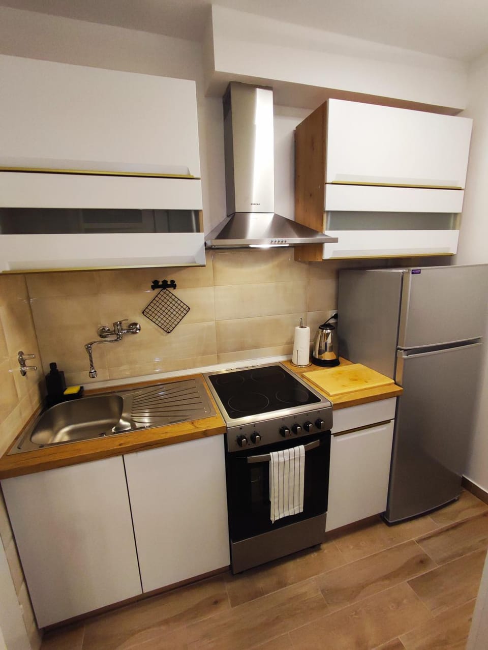 Coffee/tea facilities, Kitchen or kitchenette, microwave, stove