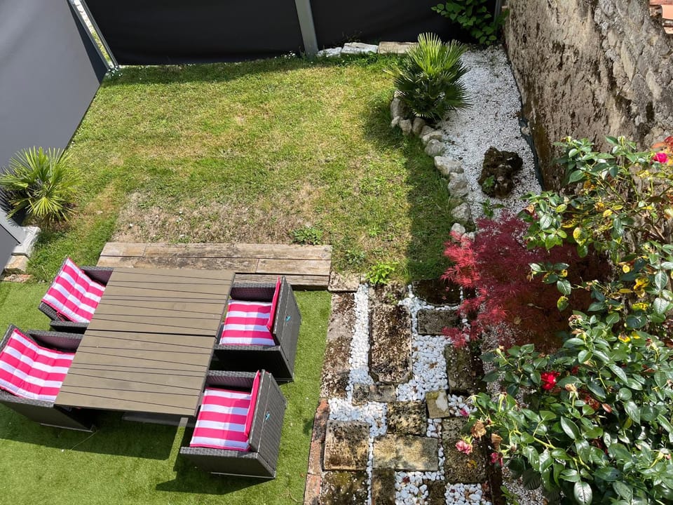 Patio, Garden, Dining area