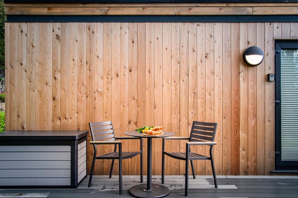 Day, Seating area