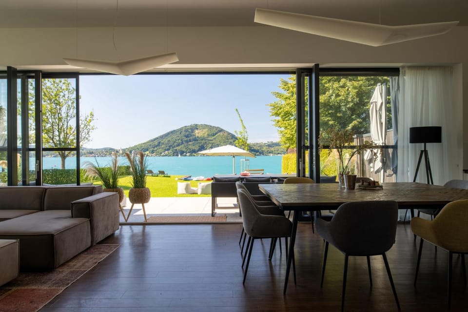 Day, Natural landscape, View (from property/room), Balcony/Terrace, Living room, Seating area, Dining area, Lake view, Mountain view