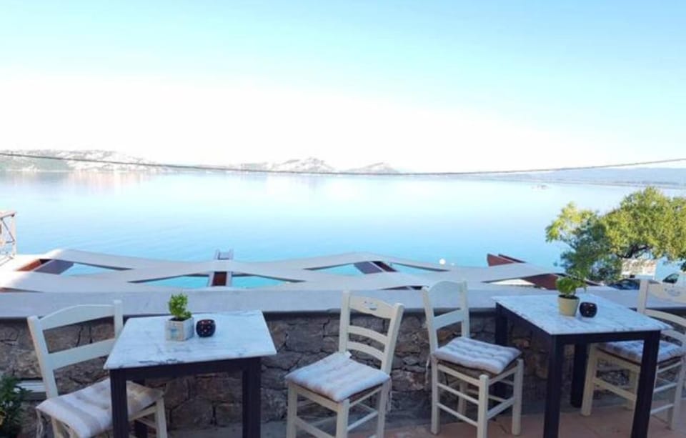 Studio Olga & Danae with panoramic view in Pilos Apartment in Messenia