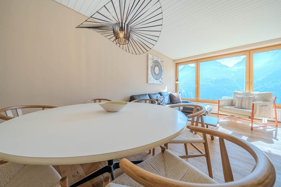 Living room, Seating area, Dining area