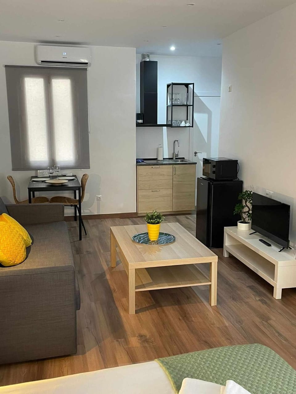 Communal lounge/ TV room, Kitchen or kitchenette, Dining area