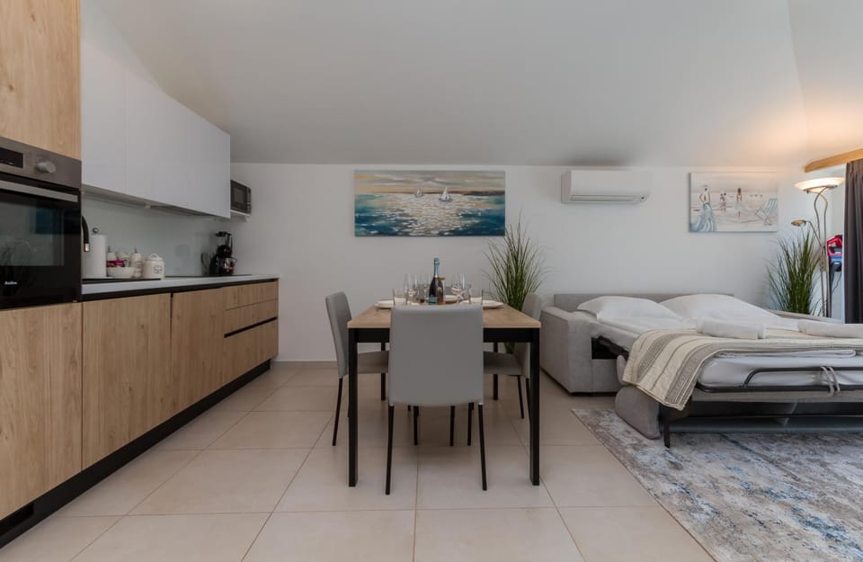 Bed, Kitchen or kitchenette, Living room, Photo of the whole room, Seating area, Dining area, Bedroom, minibar, pet friendly, stove