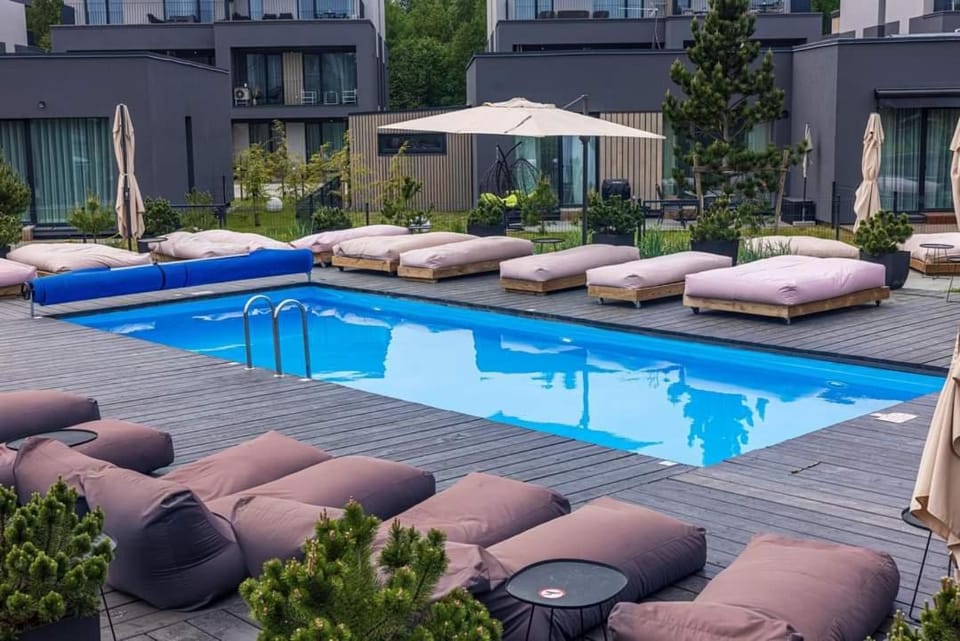 Patio, Pool view, Swimming pool, Swimming pool, sunbed