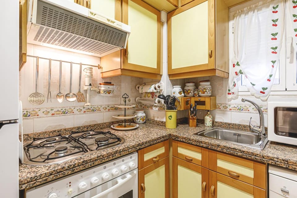 Regina Apartment in Playa San Juan with AC and pool Apartment in Alicante