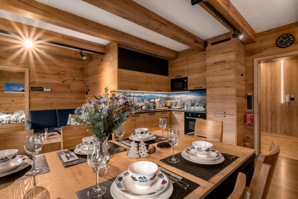 Communal lounge/ TV room, Kitchen or kitchenette, Photo of the whole room, Seating area, Dining area