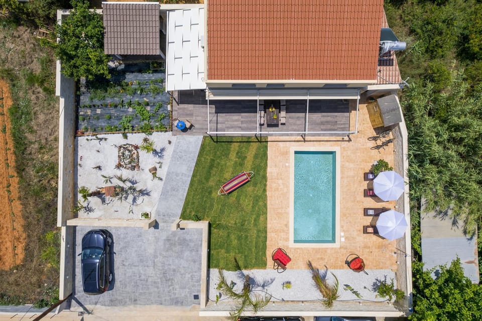 Bird's eye view, Swimming pool, Parking