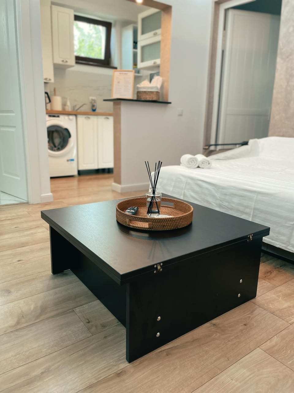 Bed, Living room, washing machine, kitchen