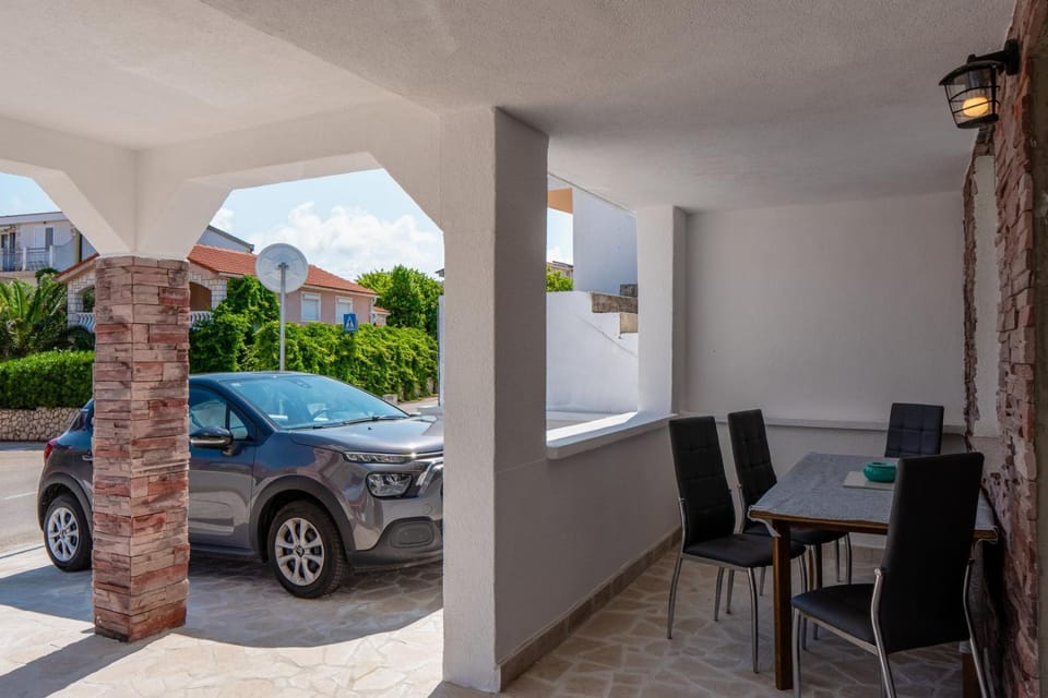 Patio, Seating area, Parking