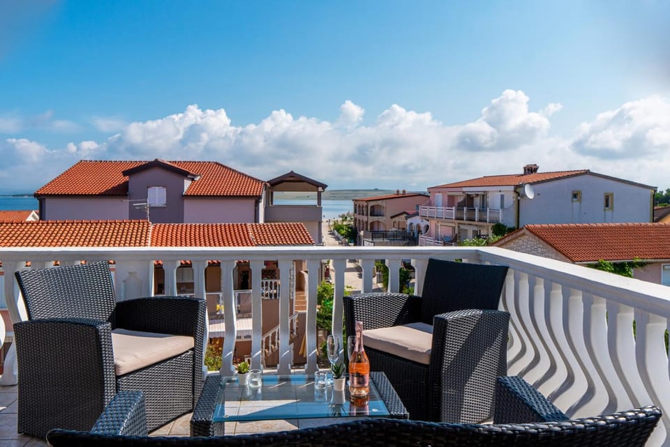 Patio, Day, View (from property/room), Balcony/Terrace, Seating area, Dining area