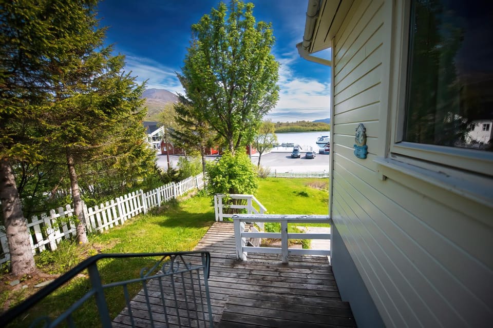 Facade/entrance, Garden, View (from property/room)