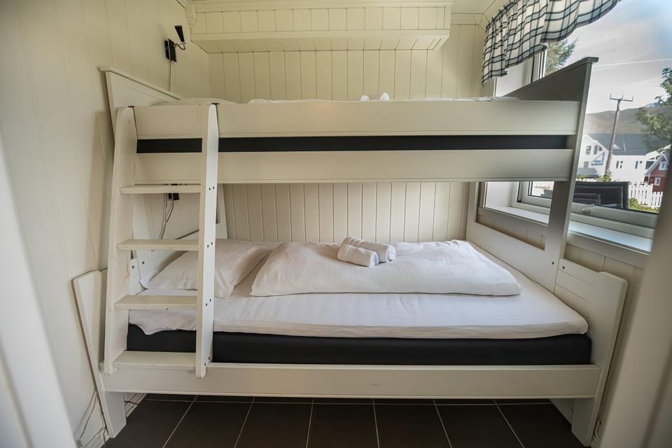 bunk bed, towels, towels