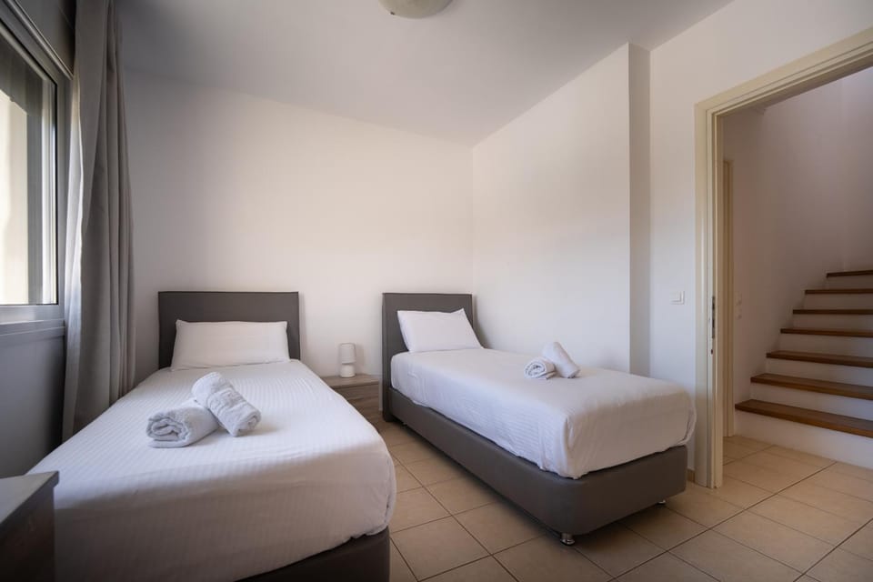 Villa Renata -Pool, Large Garden & Free Parking, 2 Minutes Walk from The Beach Villa in Corfu, Greece