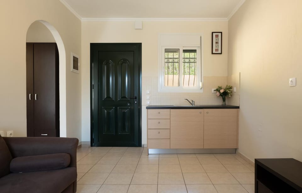 Villa Renata -Pool, Large Garden & Free Parking, 2 Minutes Walk from The Beach Villa in Corfu, Greece