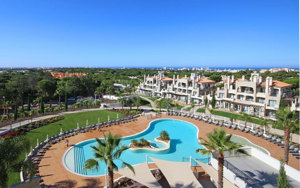 Nearby landmark, Day, Bird's eye view, Pool view, Swimming pool, sunbed