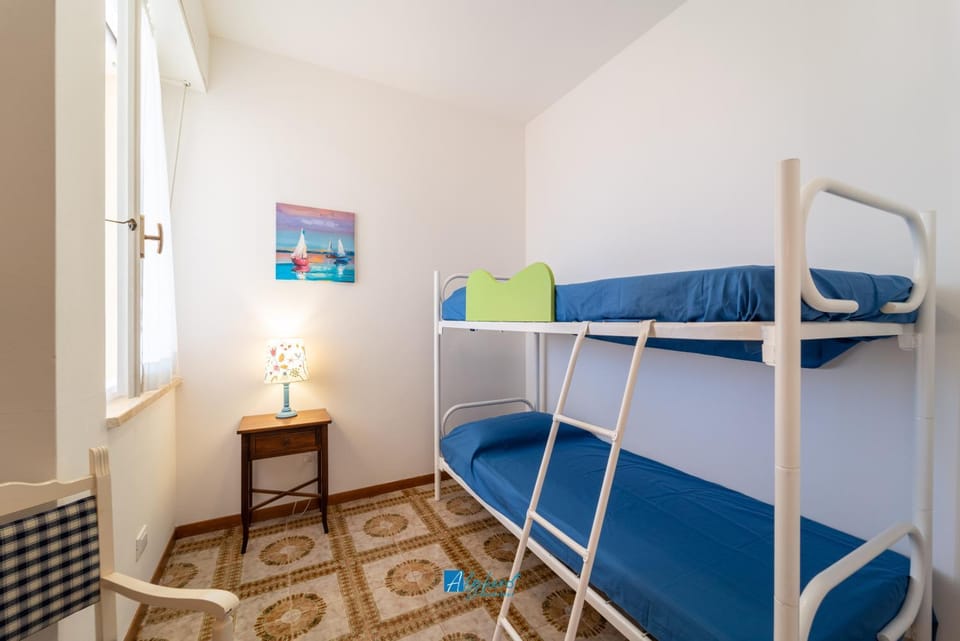 Bed, Photo of the whole room, Bedroom, bunk bed