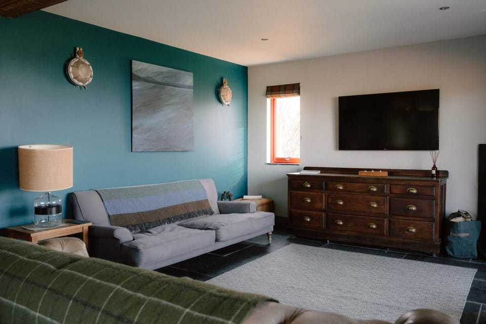 Activities, TV and multimedia, Living room, Seating area