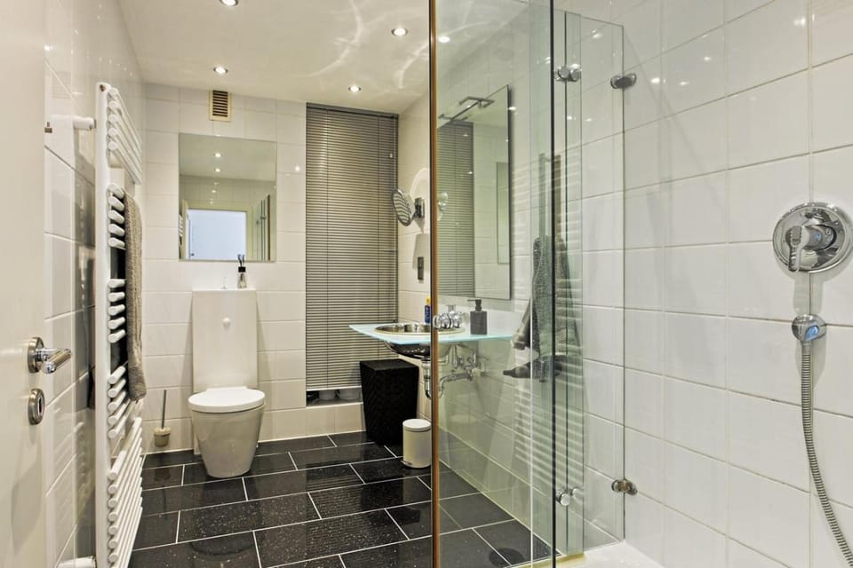 Shower, Toilet, Bathroom, towels, towels