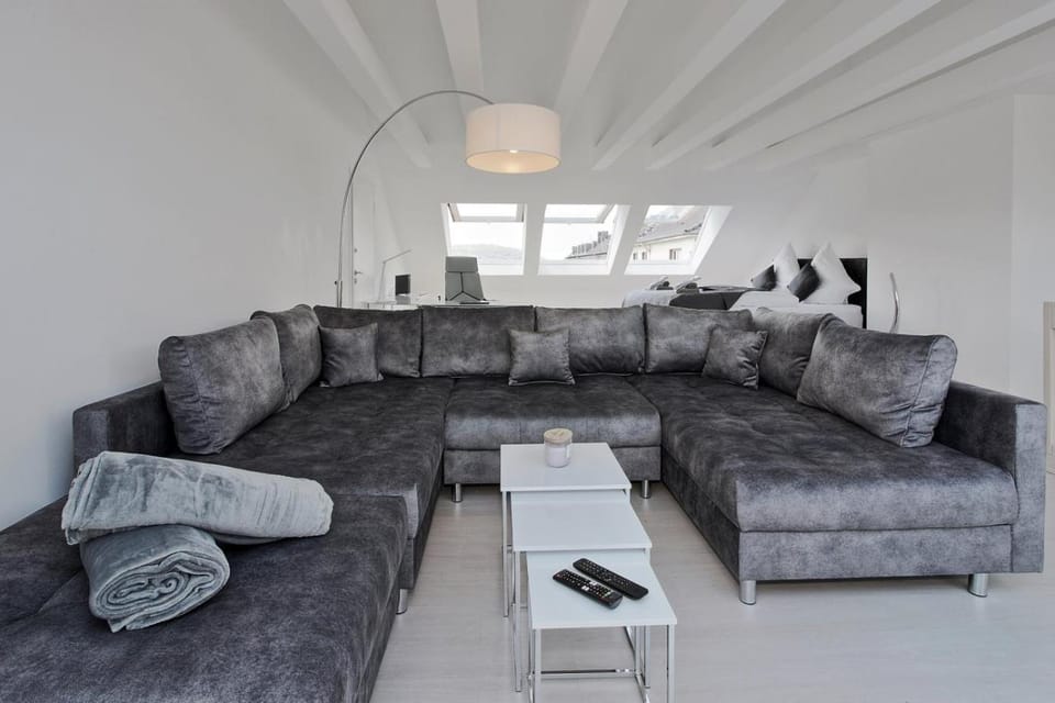 Bed, TV and multimedia, Living room, Seating area