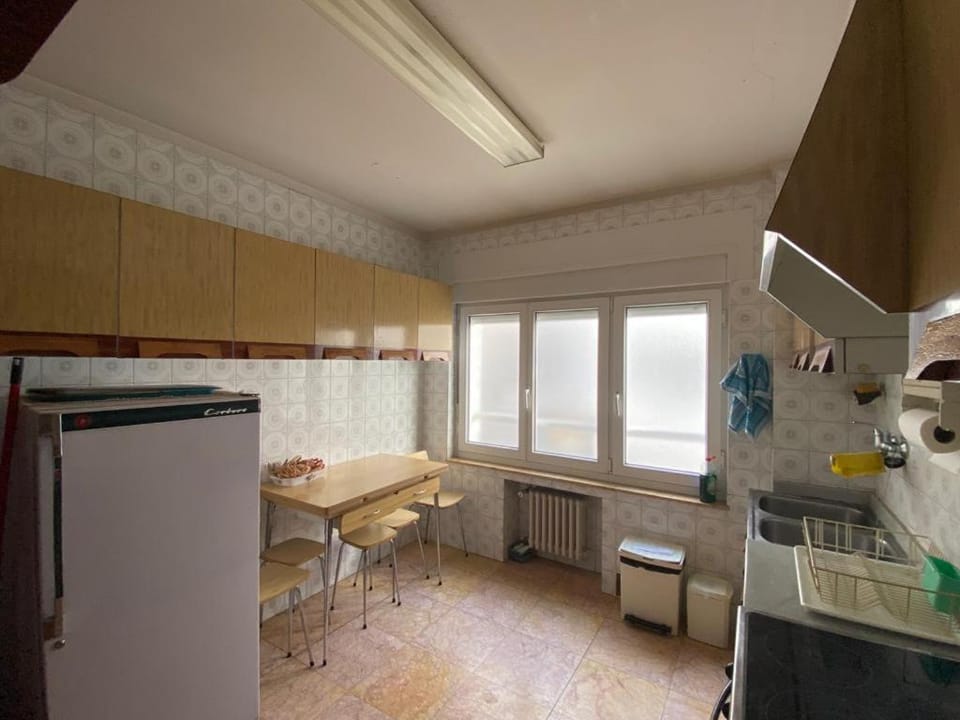 Kitchen or kitchenette, Dining area, pet friendly, stove