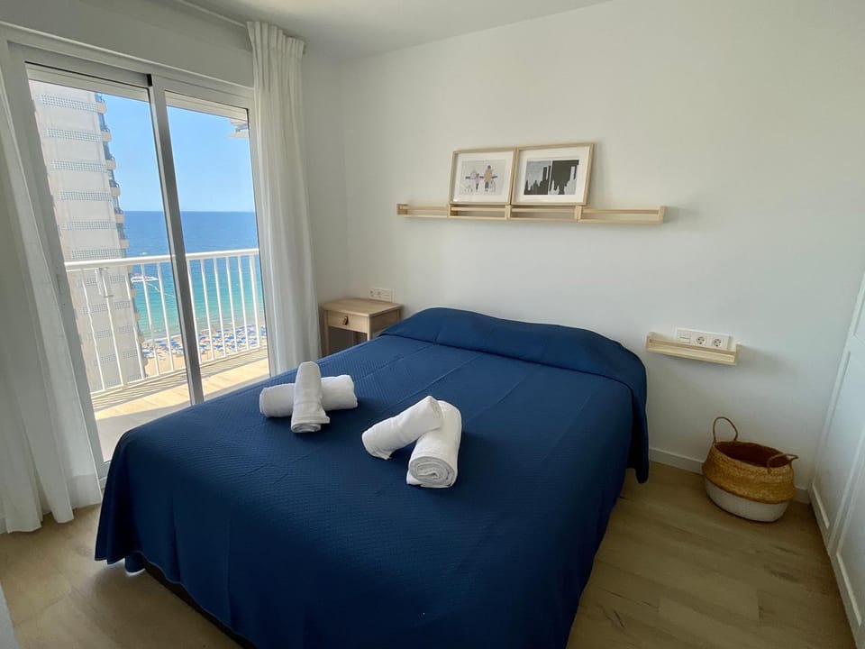 Bed, Photo of the whole room, Bedroom, Sea view, towels