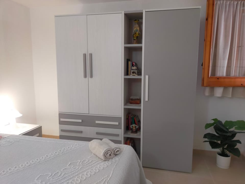 Bedroom, wardrobe