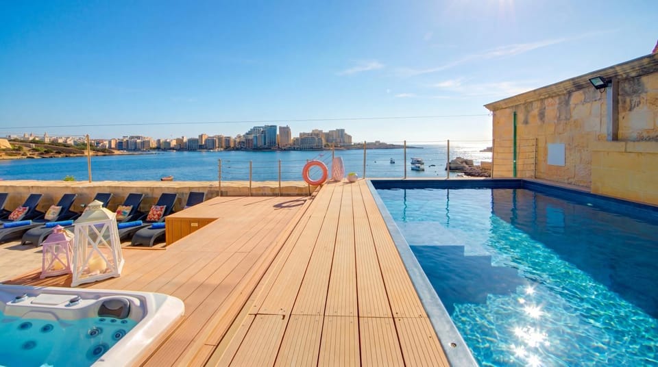 Patio, Day, Natural landscape, View (from property/room), Balcony/Terrace, Lake view, Pool view, Sea view, Swimming pool, sunbed
