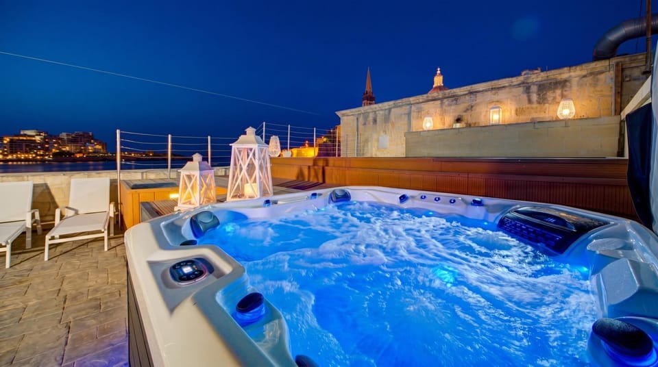 Night, Natural landscape, Hot Tub, Pool view, Swimming pool