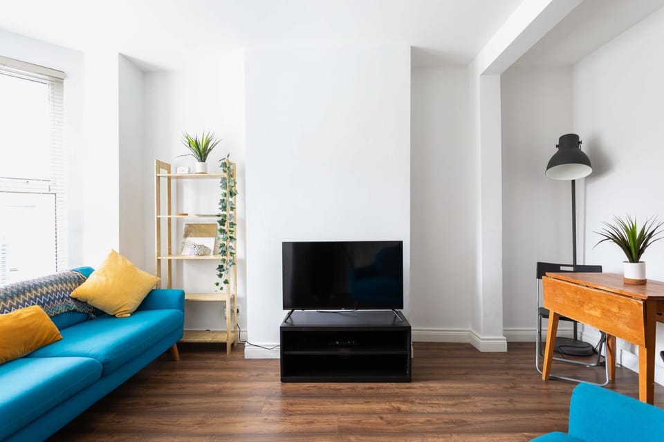 Belfast City - 3 Bed Cosy Terrace Home - Hip and Trendy Ormeau Road Apartment in Belfast
