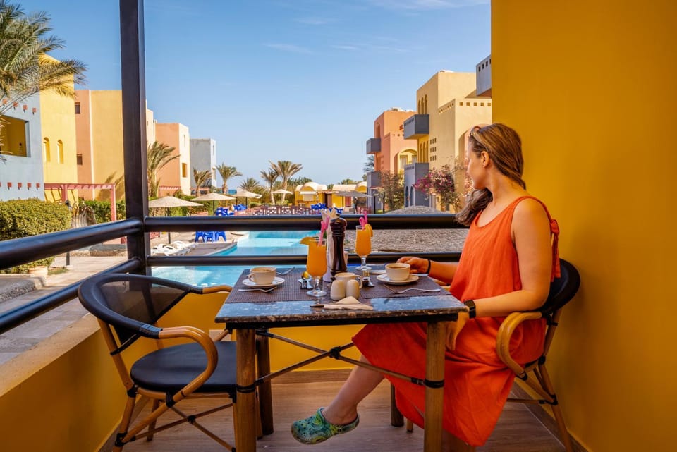 Patio, Restaurant/places to eat, Day, People, View (from property/room), Balcony/Terrace, Food and drinks, Dining area, Food, Guests, Pool view, Swimming pool, Drinks, group of guests, sunbed