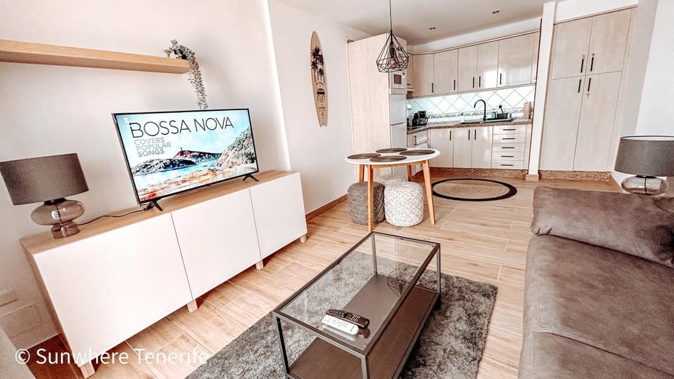 TV and multimedia, Kitchen or kitchenette, Living room, Dining area, minibar