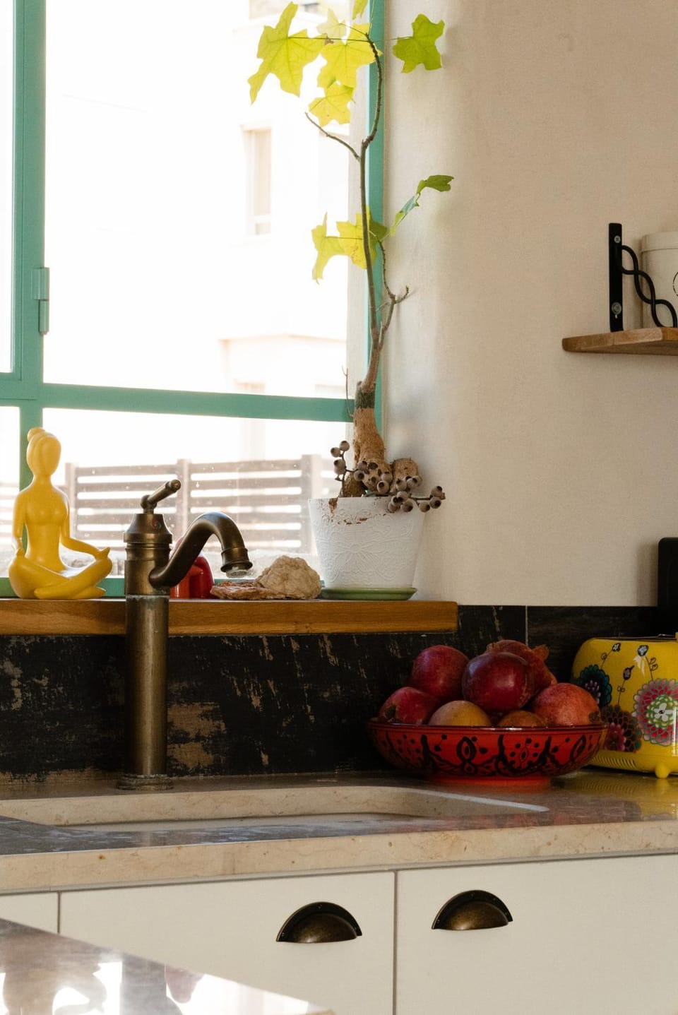 Kitchen or kitchenette, Food and drinks, Food