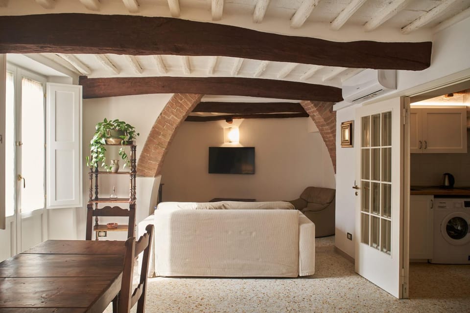 Titti Central - Large Apartment in Siena