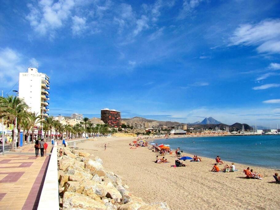 El Campello Beach/ Sea views Apartment in El Campello