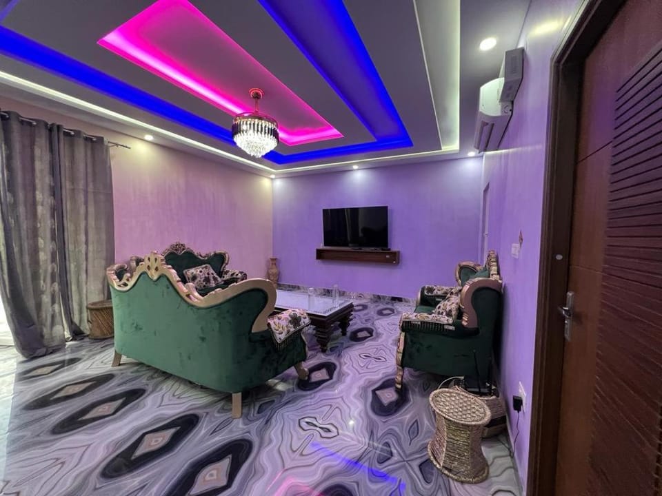 Hotel Yog Safari, Behind Parmarth Niketan Hotel in Rishikesh