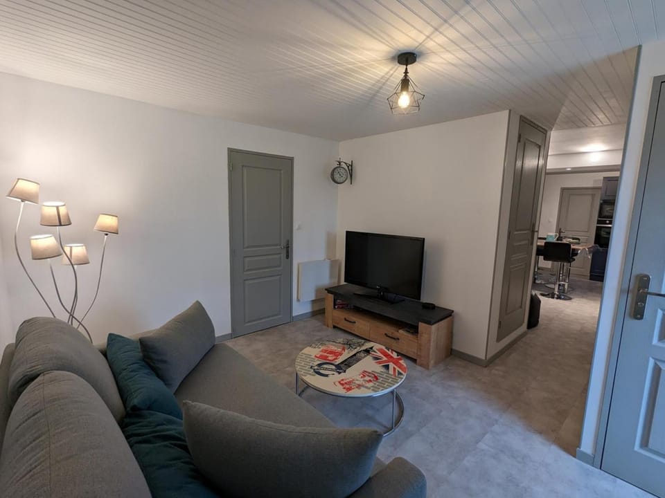 Gîte lumineux avec jardin privatif, proche Château de La Rochefoucauld, équipements bébé et vélos inclus - FR-1-653-232 House in Nouvelle-Aquitaine