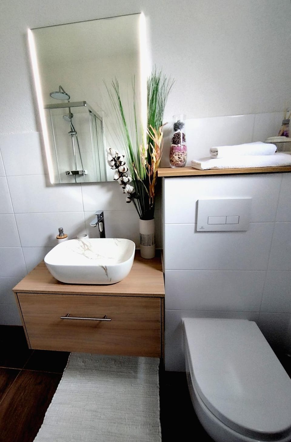 Toilet, Bathroom, towels