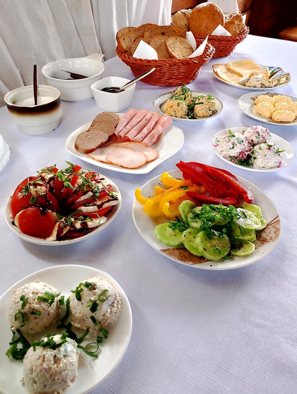 Food and drinks, Food, Breakfast, Continental breakfast, Buffet breakfast