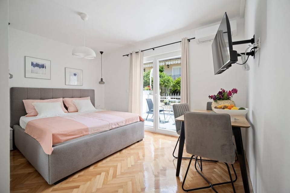 Apartments Batista Bed and Breakfast in Okrug Gornji