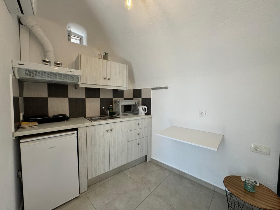 Mini Canava Apartment in Santorini