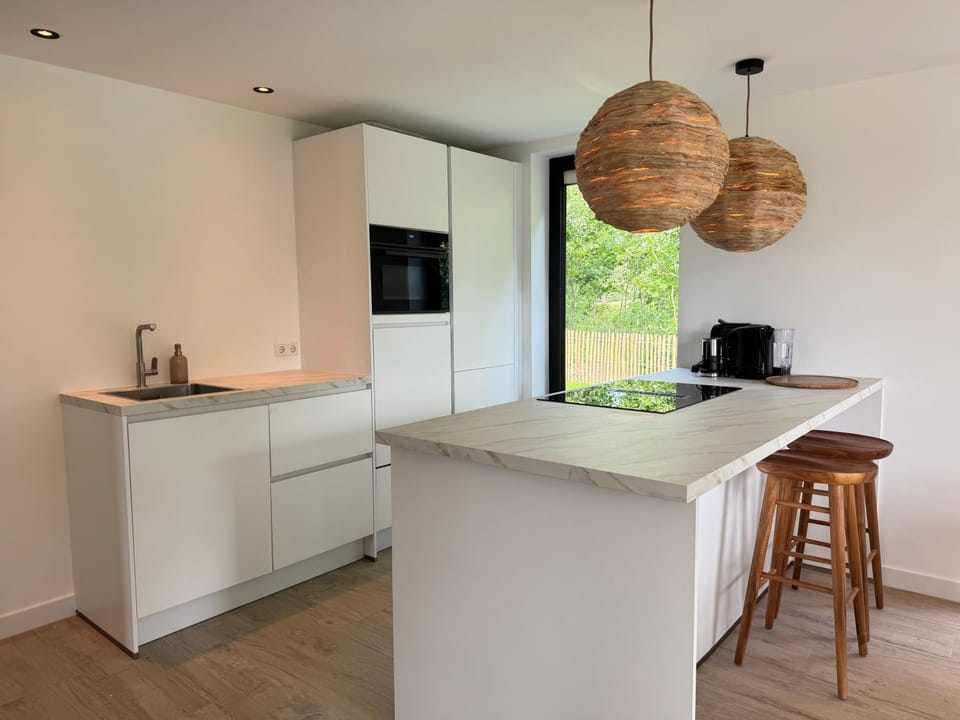 Coffee/tea facilities, oven, kitchen