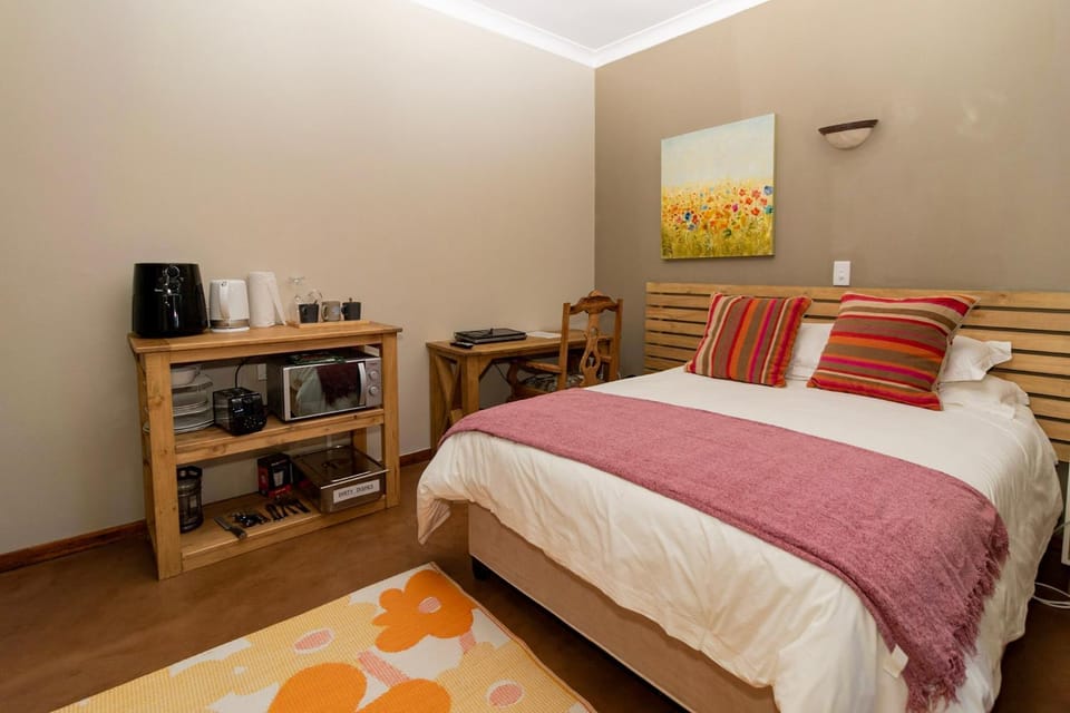 Kitchen or kitchenette, Bedroom