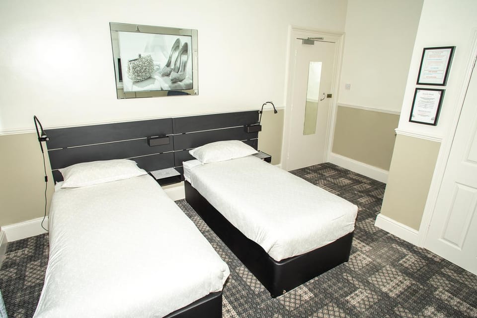 Jewells Guest Accommodation Bed and Breakfast in Plymouth