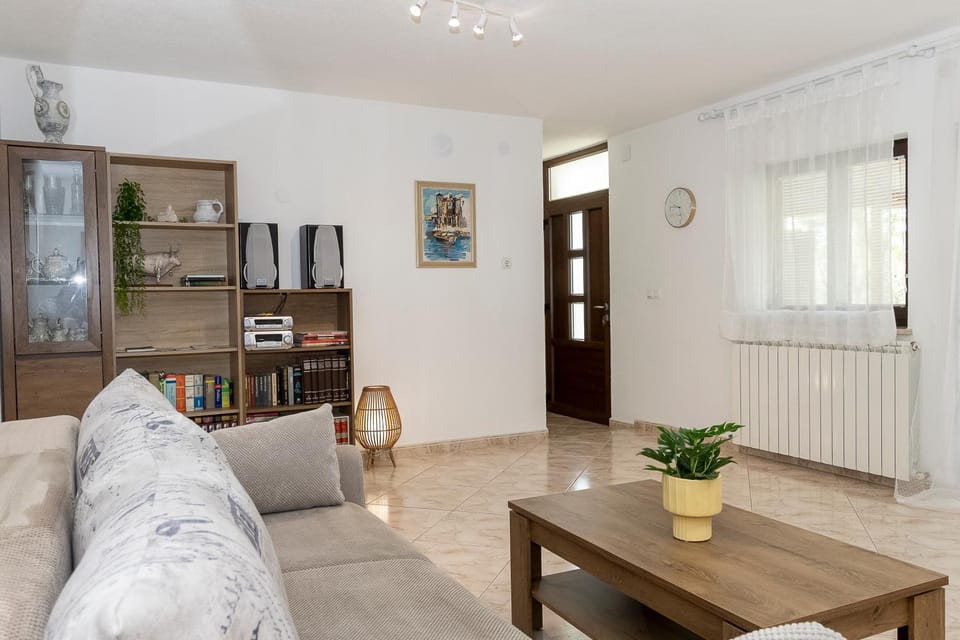 Living room, Seating area, internet